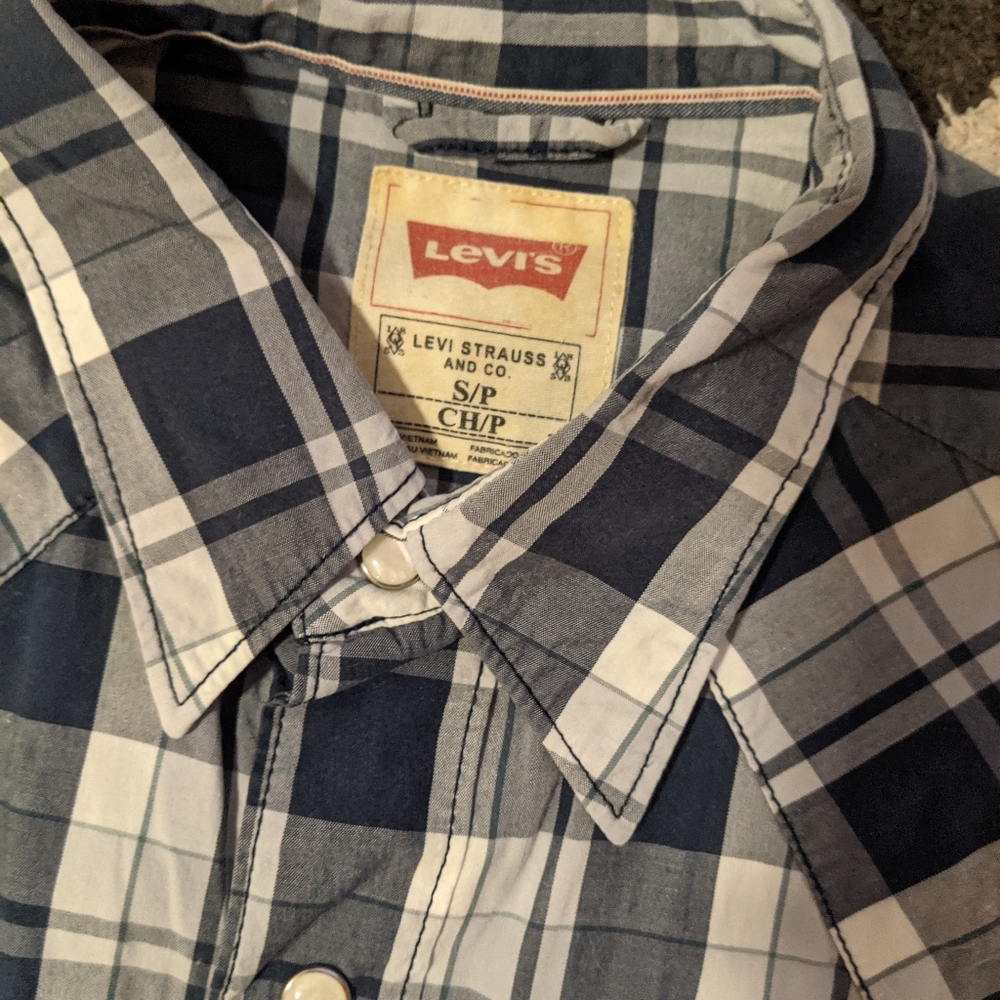 Levi's small short sleeve button down shirt